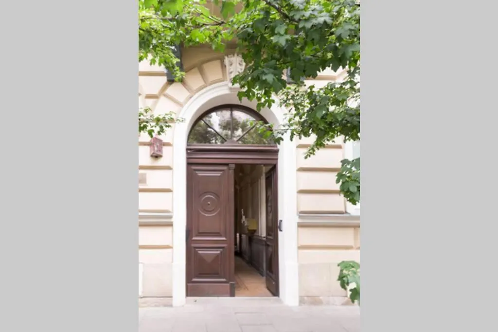 The Quiet Blue Home In The City Center! Krakow Apartment